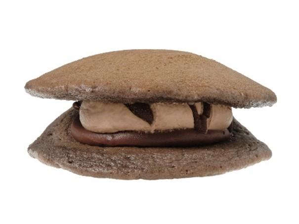 「ショコラづくしのもちっと生どら焼」248円