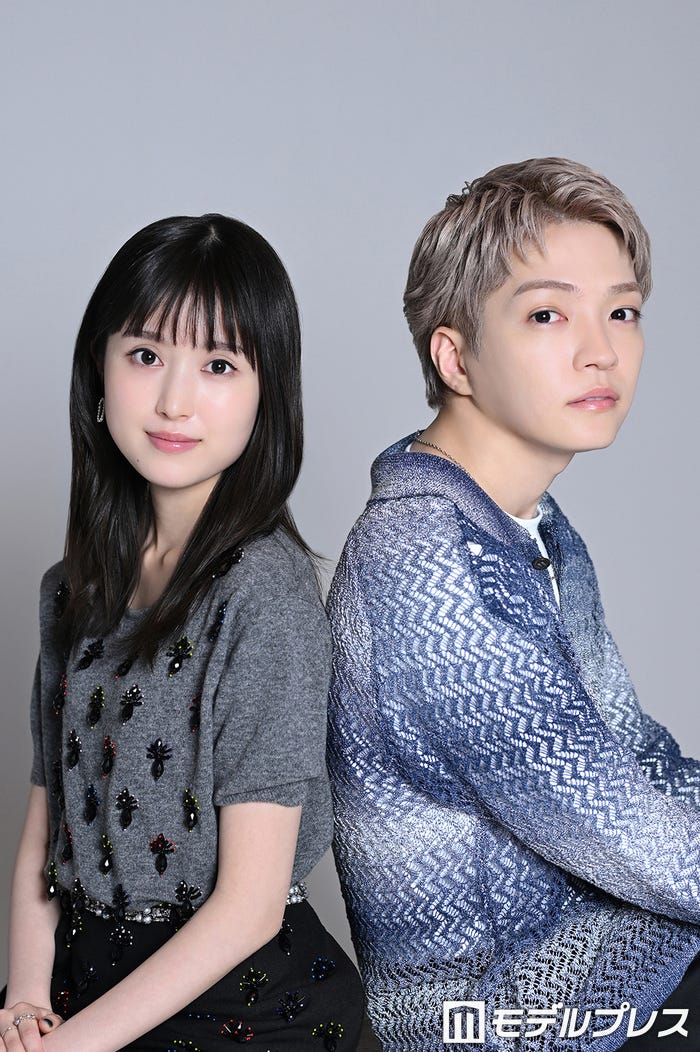 モデルプレスのインタビューに応じた西畑大吾＆福本莉子（C）モデルプレス