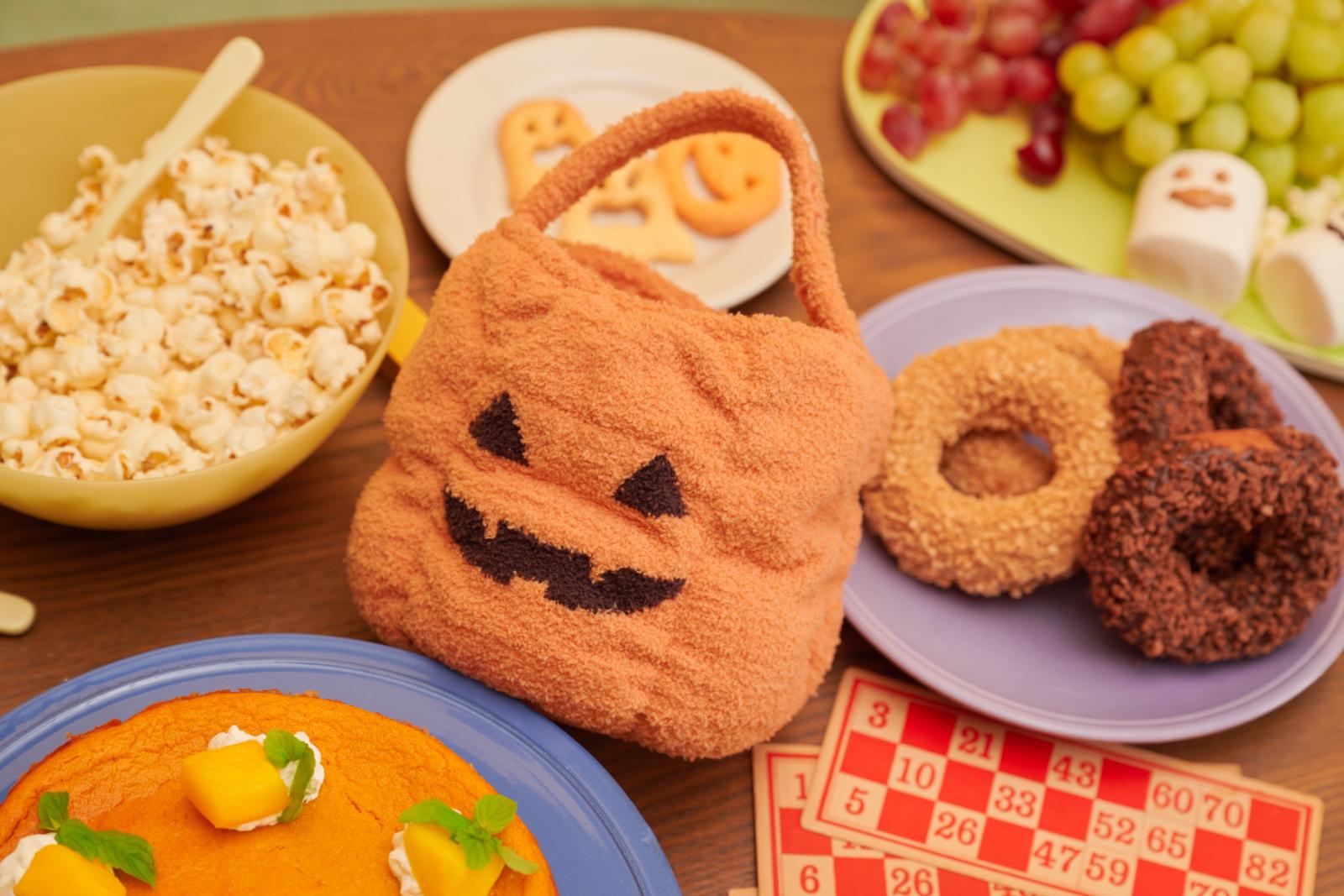 【HALLOWEEN】こうもりヘアバンド 3,960円、【HALLOWEEN】【KIDS】かぼちゃバッグ 4,620円
