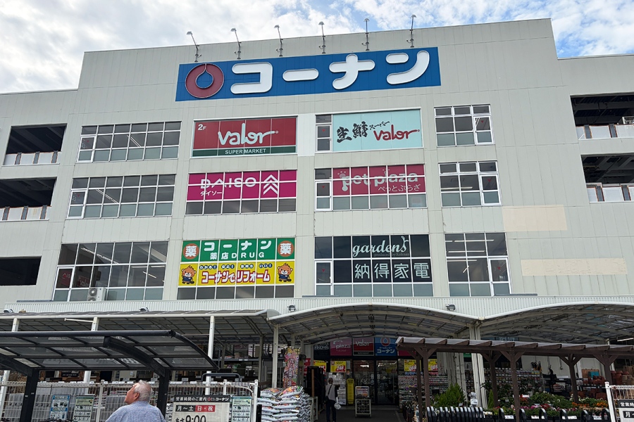 「バロー」外観。「コーナン豊中島江店」2階にオープン（Lmaga.jp撮影）