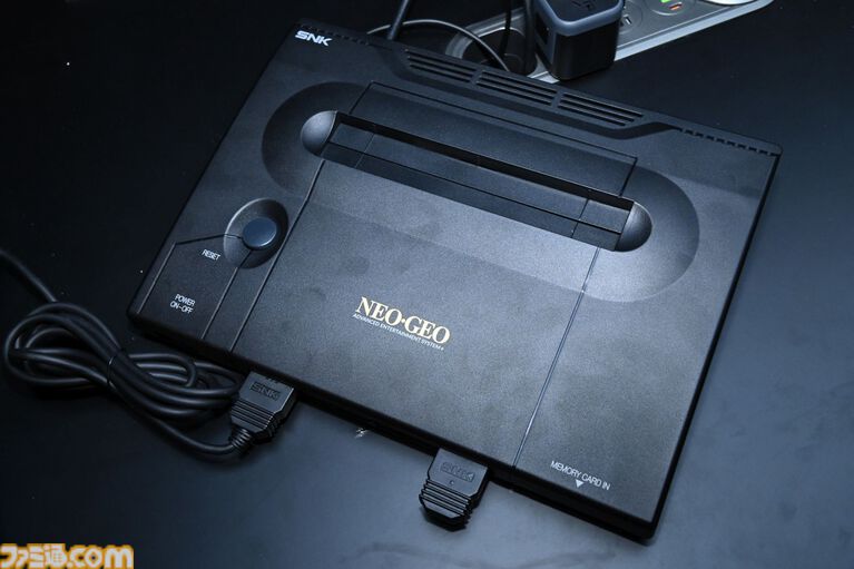 “NEOGEO AES+”で最新のNEOGEOを試遊。HDMI端子に対応し、過去のNEOGEOとの互換性もアリ。『サムスピ零SP』の修正も予定。開発陣の解説をお届け【TGS2026】