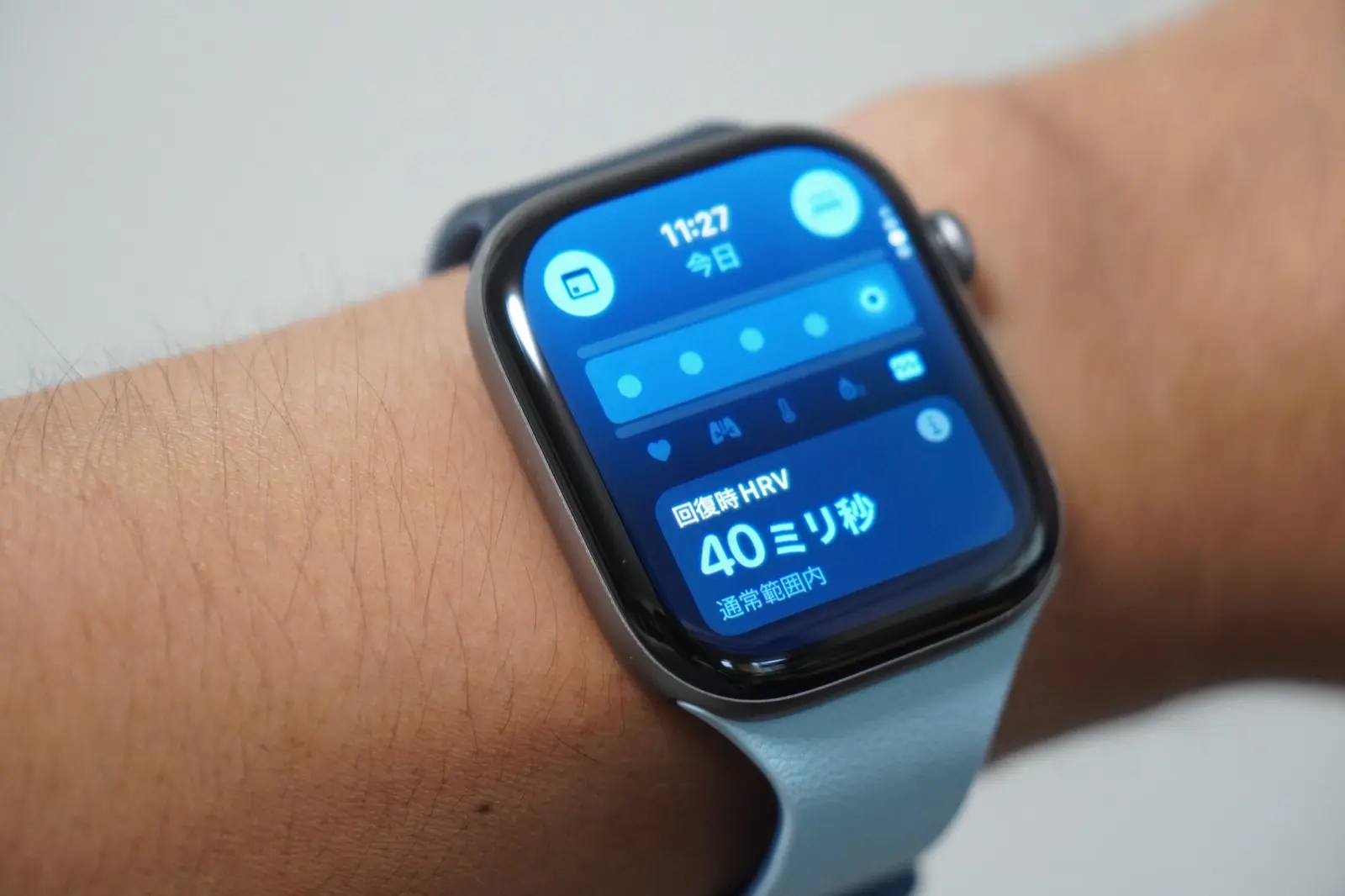 Apple Watch Series 12の夜間バイタル。回復時HRVは40ミリ秒で通常範囲内