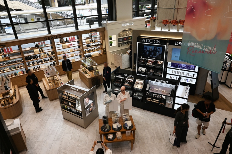 吹き抜けの明るい1階西側エリアに「DEPACO」リアル店舗など6ショップがオープン（Lmaga.jp撮影）
