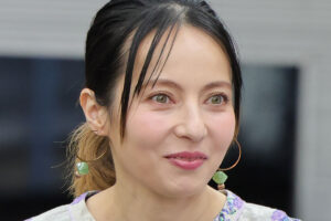 【10年ぶりイッテQ復帰】ベッキー“仮面”姿で登場もSNSで拭えない騒動イメージ