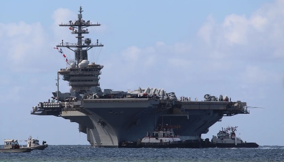昨年12月に撮影された米空母エイブラハム・リンカーン/Valerie Lynn Maigue/US Navy