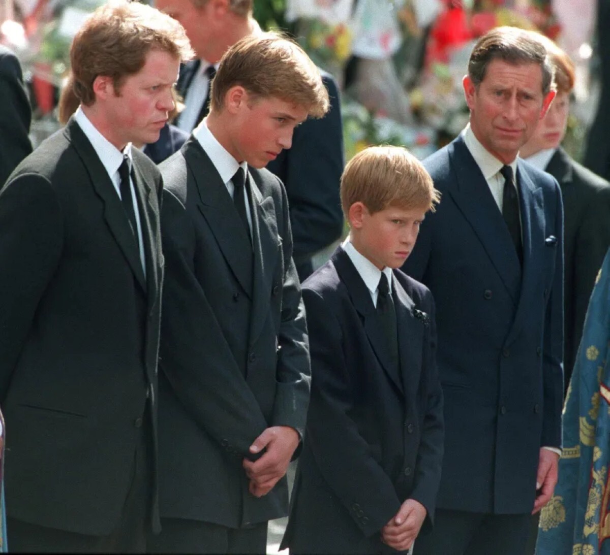 母親の葬儀の日のウィリアム王子とヘンリー王子の姿=1997年9月6日/Jayne Fincher/Princess Diana Archive/Hulton Royals Collection/Getty Images