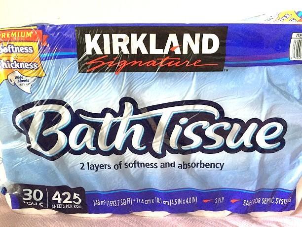 KIRKLAND SIGNATURE トイレットペーパー。パッケージは変更されています。