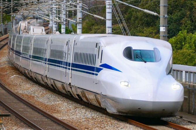 山陽新幹線の岡山 - 相生間を走行する、JR東海・N700S系J30編成による東京行きの「のぞみ」4号