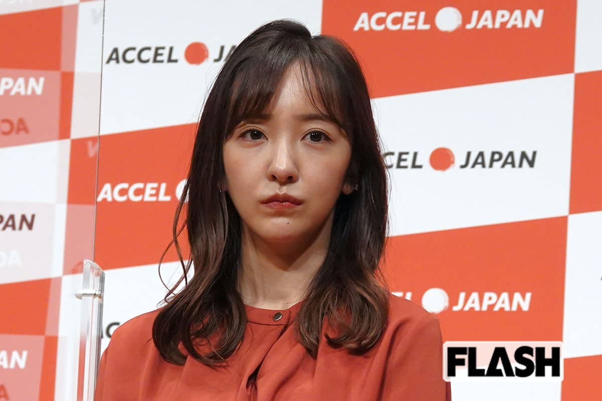 板野友美