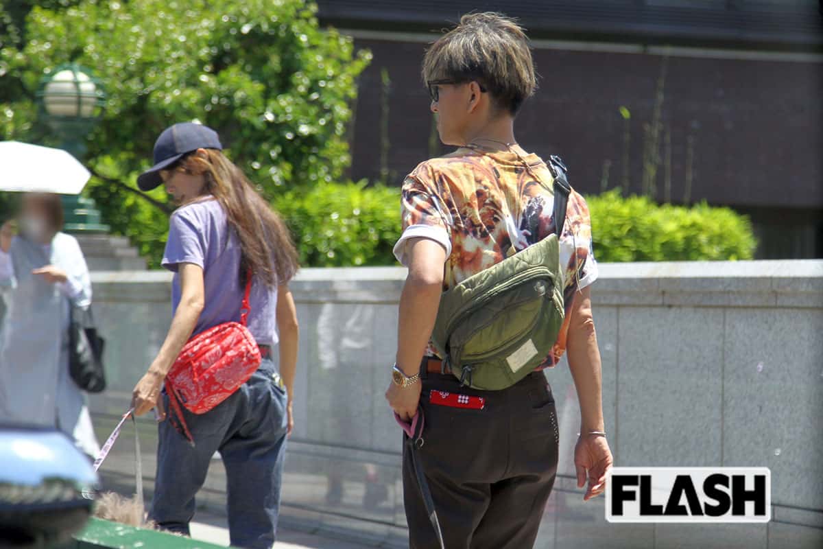 木村拓哉の左腕には200万円超の海外高級時計が目立っていた（写真・金谷千治）