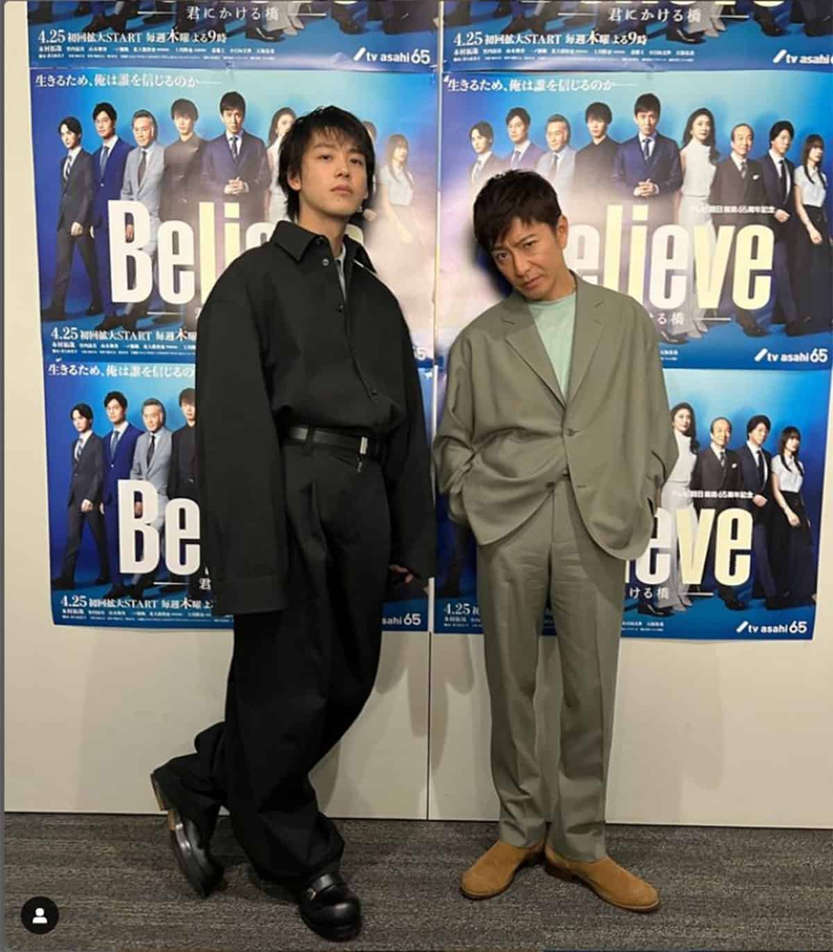 竹内涼真（左）との身長差にも増して小柄に見える木村拓哉（右）（木曜ドラマ『Believe－君にかける橋－』【テレビ朝日公式】のInstagramより）