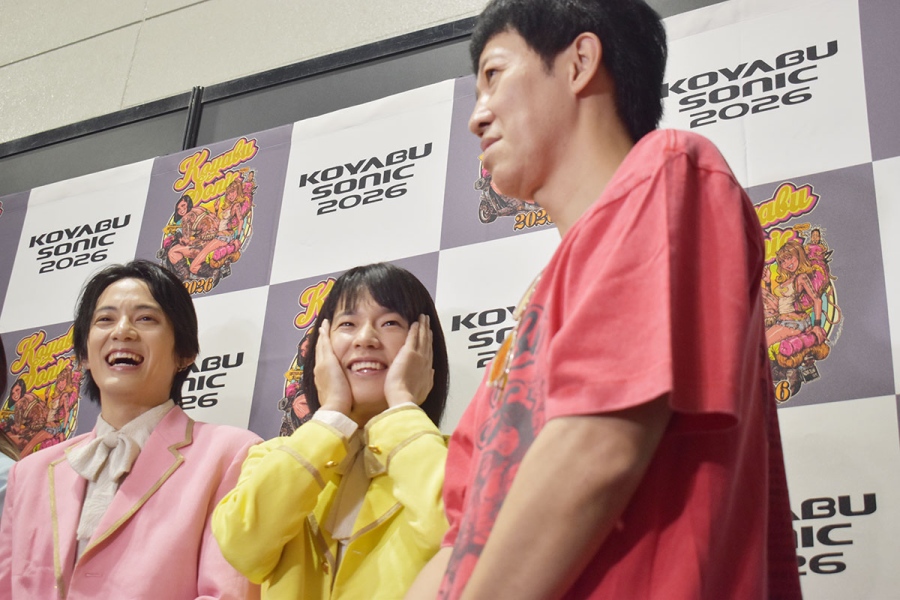 『コヤブソニック2026』の囲み取材で、「モナキのトーク担当として意識してる芸人は？」と聞かれ、「尊敬するのは紅しょうがさん」と答えたおヨネ。小籔から「顔で言えばCOWCOWの多田ちゃんに似てる」と言われ、「そうやった！」と返していた（9月23日）