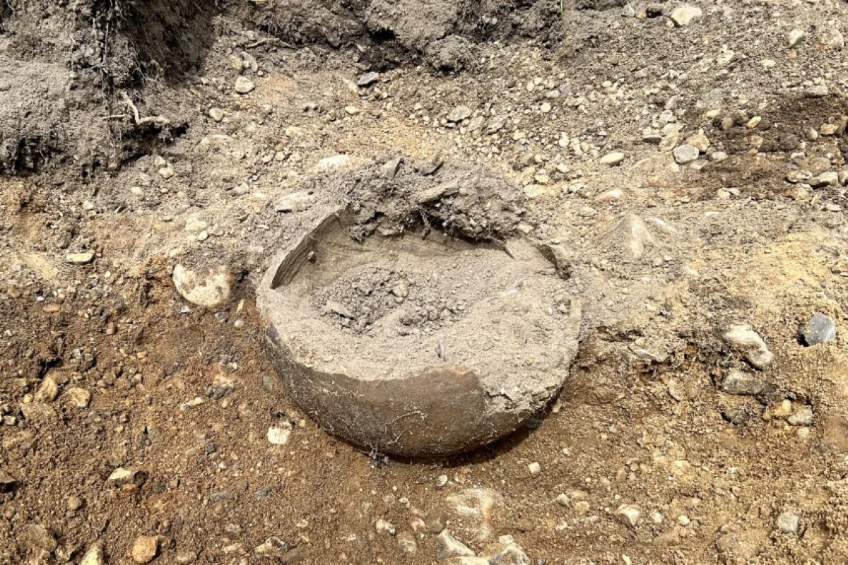 デンマークの庭から出土した粘土製の容器/Nordjyske Museer