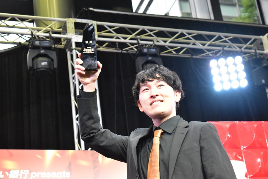『関西みらい銀行 presents MBSラジオ漫談王決定戦2026』で初代王者となった宮下兼史鷹（9月19日・大阪市内）
