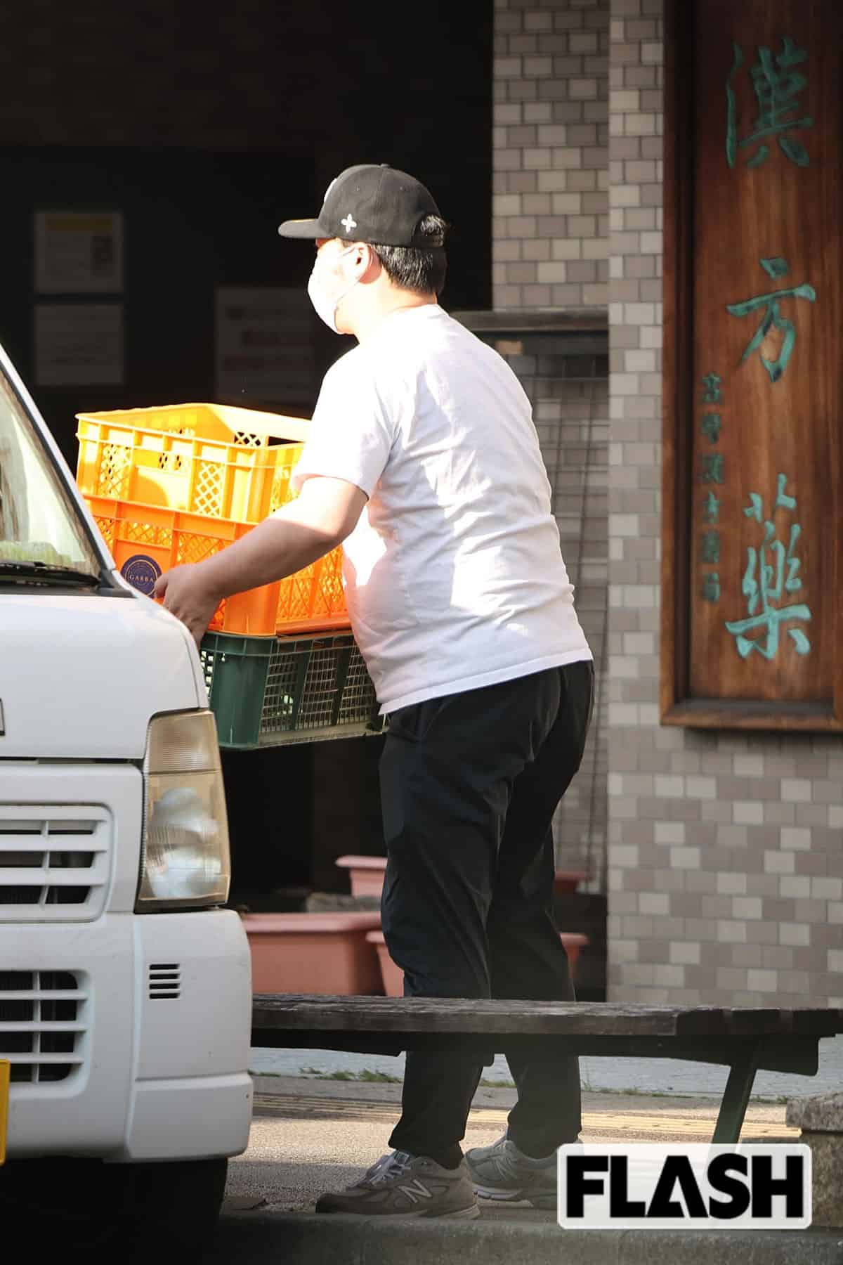 荷物運びなどの作業もきっちりこなしていた斉藤慎二被告（写真・吉田豊）