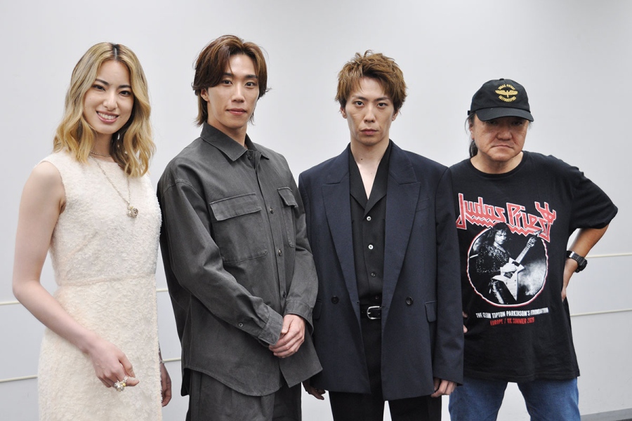 『髑髏城の七人 LAST STAND』の会見にて（左から）柚香光、早乙女太一、早乙女友貴、いのうえひでのり（9月4日・大阪市内）