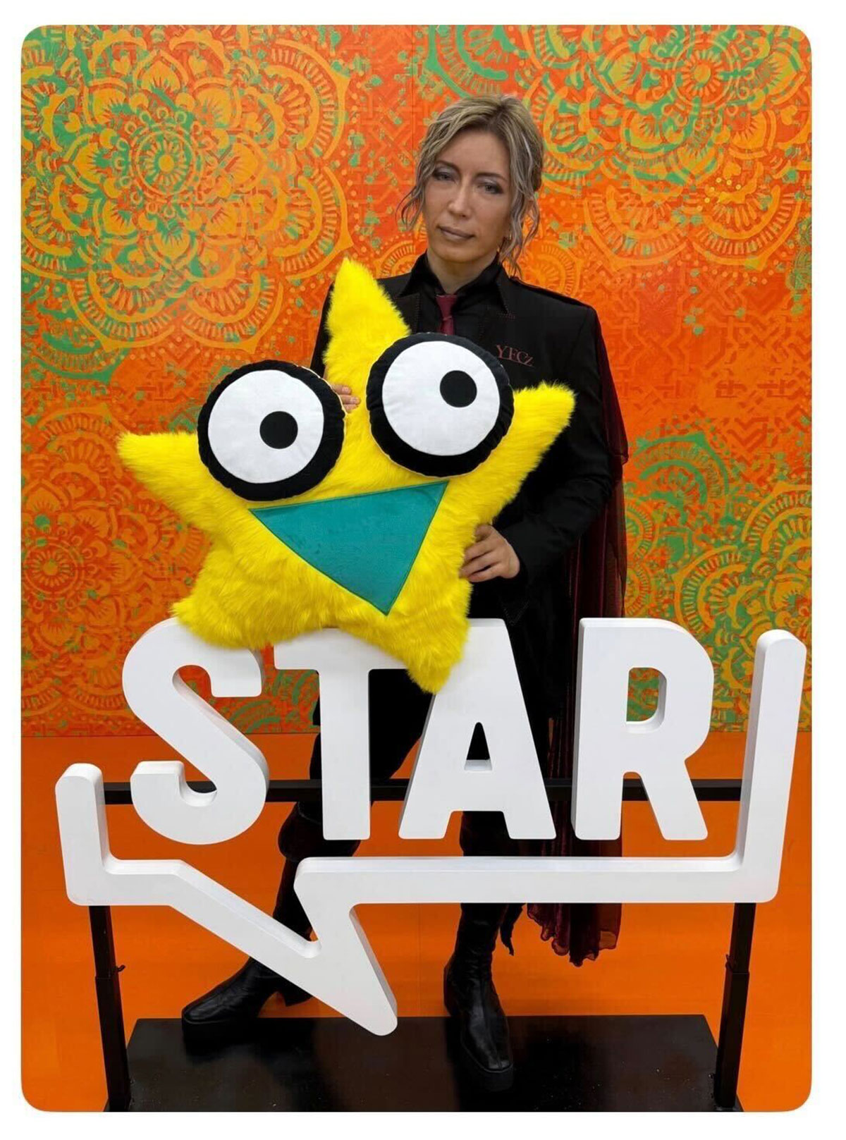 『STAR』(フジテレビ系)公式Xより。同番組に出演したGACKTには、化粧の影響もあってか「顔変わった?」「急に老けられましたね」などのコメントが寄せられた