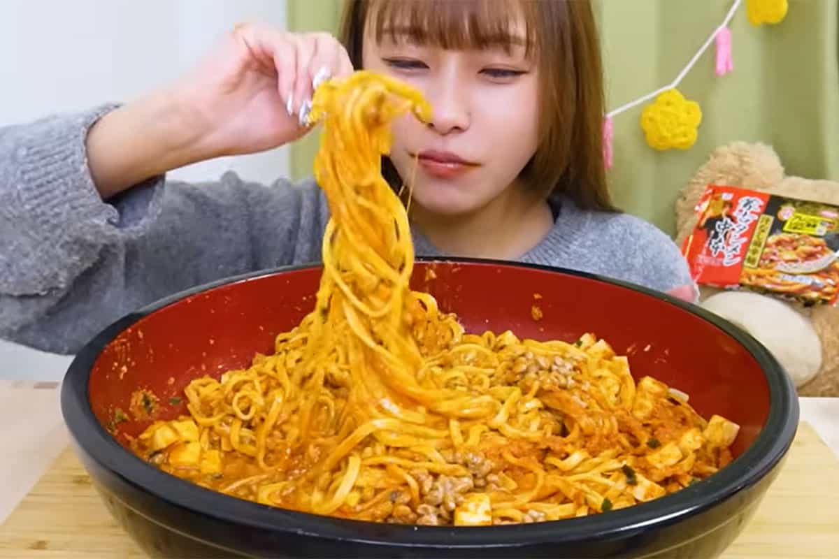 “食べてない疑惑”を否定した大食いYouTuber「食の変態」（写真・本人のYouTubeチャンネルより）