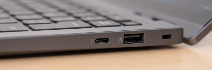 ThinkPad X1 2-in-1 Gen 11 Aura EditionのThunderbolt 4などを搭載した右側面