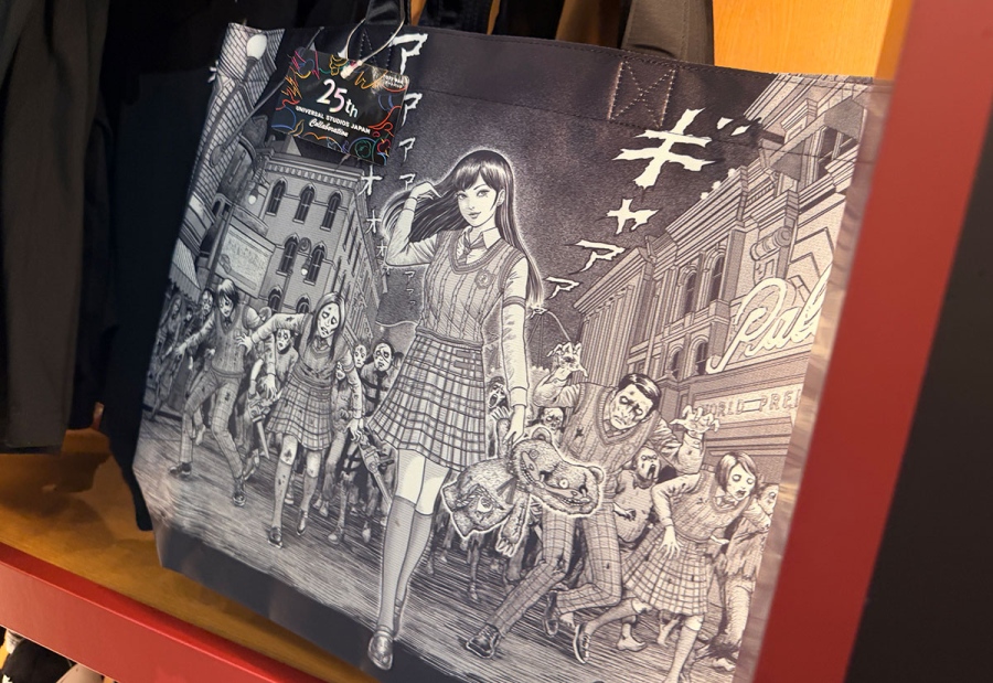 『富江』×『ハロウィーン・ホラー・ナイト』コラボグッズ。トートバッグ4900円（9月9日撮影）