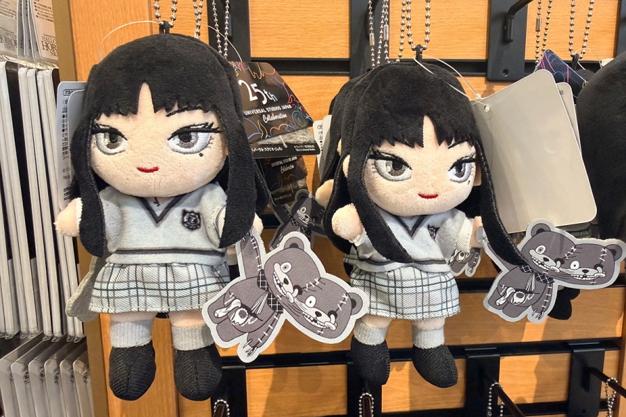 『富江』×『ハロウィーン・ホラー・ナイト』コラボグッズ。ぬいぐるみキーチェーン3500円（9月9日撮影）