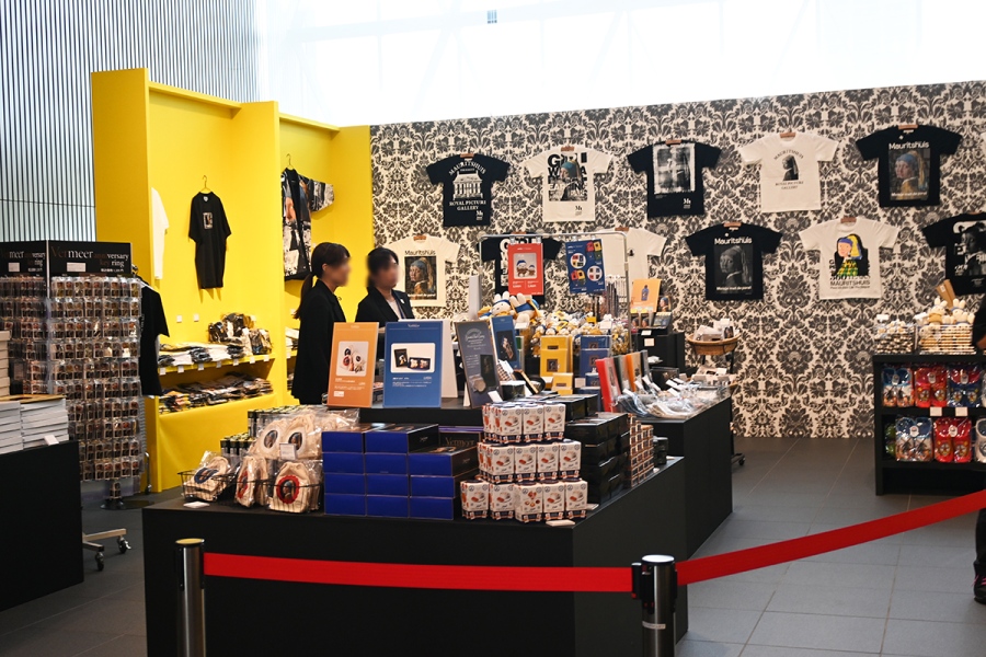 展覧会に入場した人のみが利用できるグッズ売場。2階・5階のいずれかのショップ1回だけ利用できる（Lmaga.jp撮影）