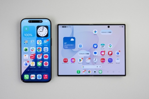 画面を開くとタブレットのような大画面になり、使い勝手が良い