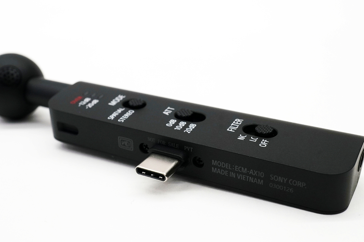 ECM-AX10のUSB Type-Cプラグと型番表記