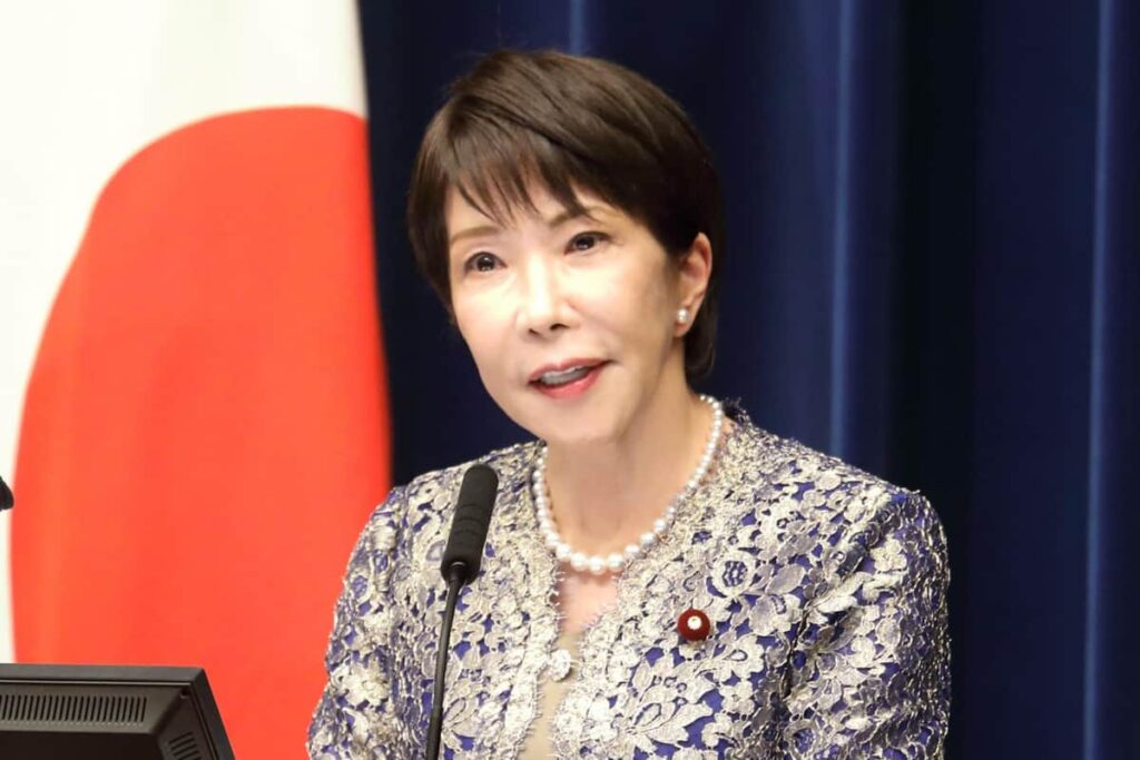 高市首相の乾杯に「下品」「居酒屋じゃないんだぞ」　オチラル首相との会食でグラスを頭上に掲げる: J-CAST ニュース【全文表示】