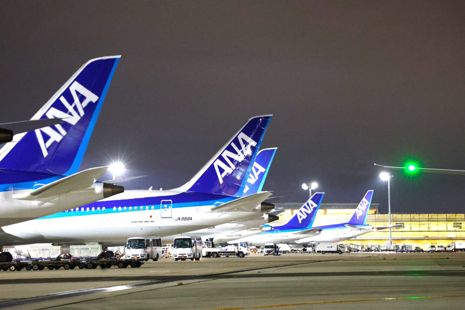 ANA「300万円の壁」とデルタ航空「1,000万円超の壁」 炎上と見直しの底流にある航空業界の過酷な国際競争 | sky-budget スカイバジェット