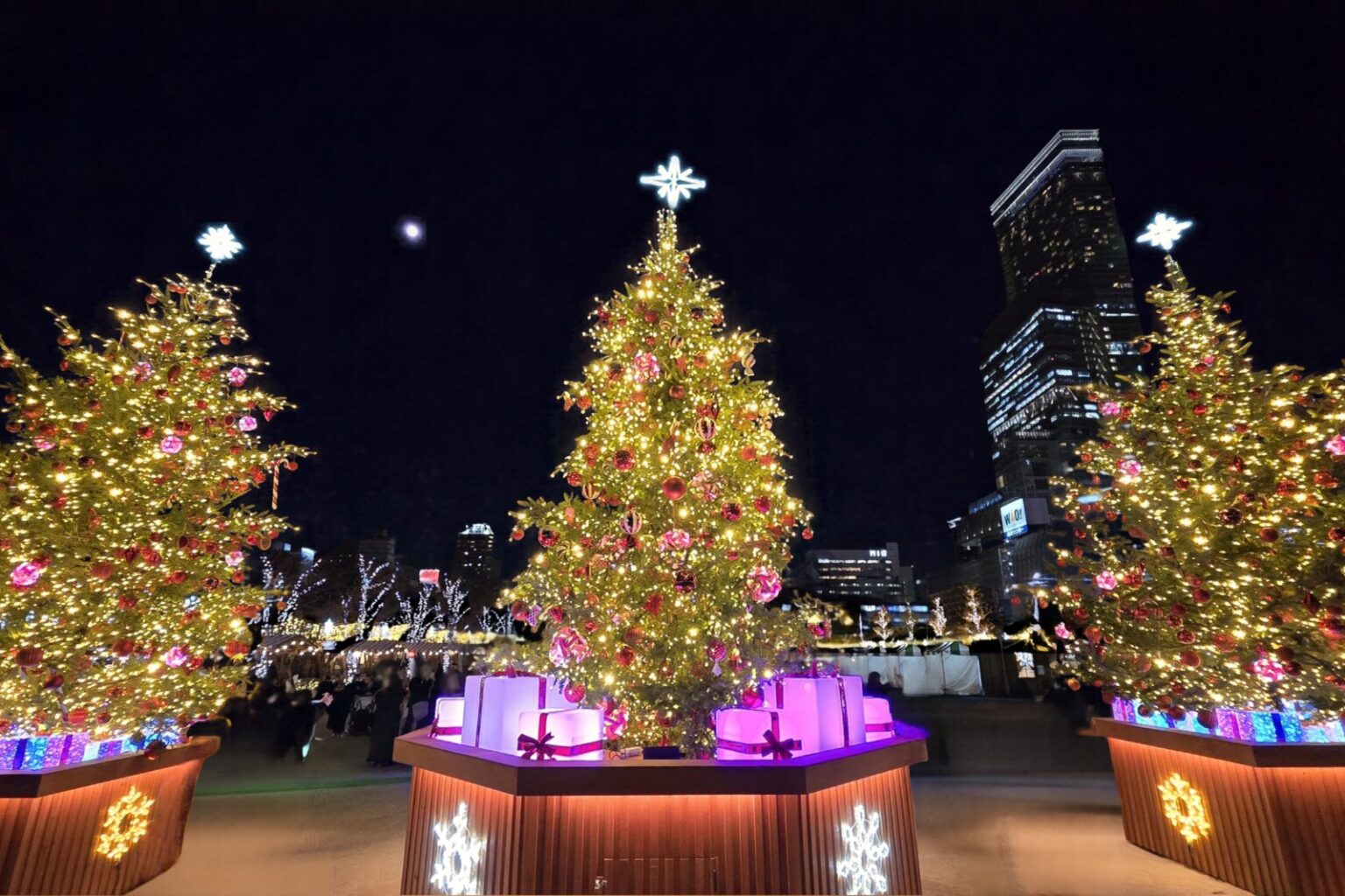 「クリスマスマーケット in 大阪」てんしばで、きらめくツリーに囲まれて味わうドイツグルメ - ファッションプレス