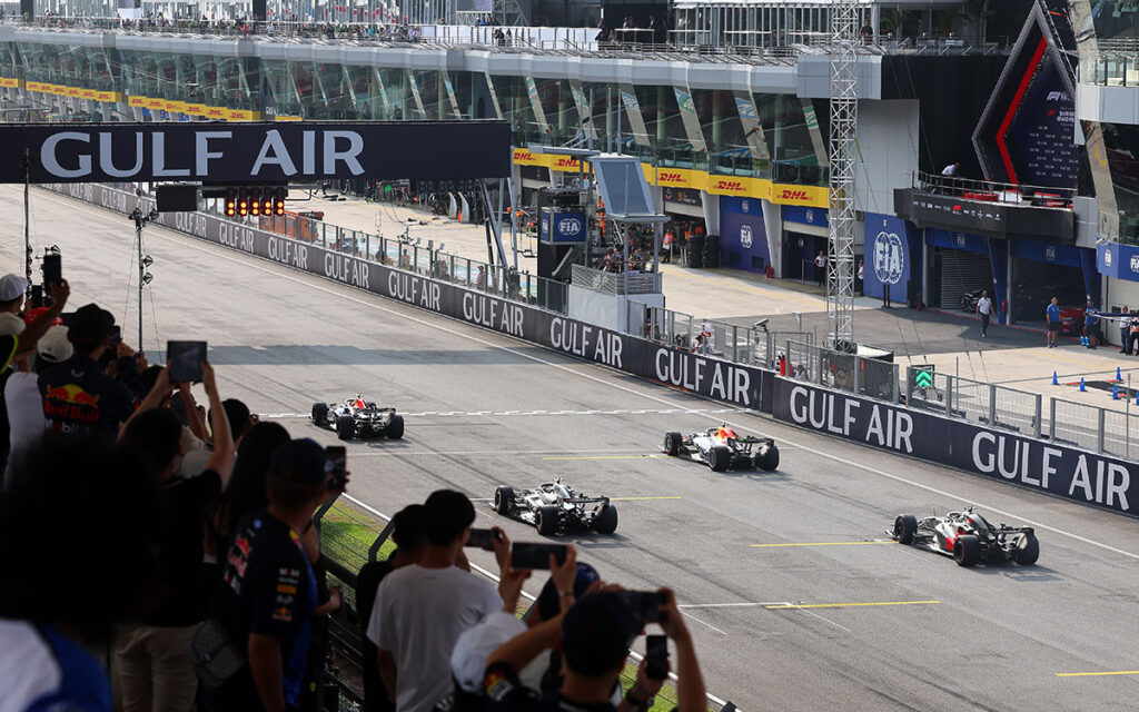 F1バーレーンGP決勝展望：フェルスタッペンは本命戦略を選べない？ “14台変動”のグリッドと、セパンに迫る雷雨 | Formula1-Data / F1情報・ニュース速報解説