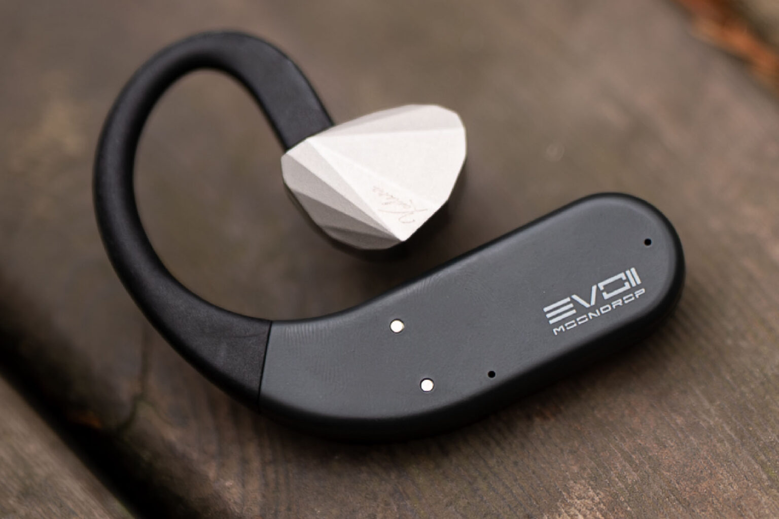 MOONDROP、有線イヤフォンをワイヤレス化する「EVO 2」。スピーカー用デジタルアンプを活用 - AV Watch