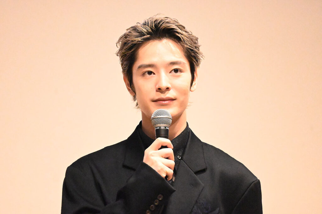 一条天皇役・塩野瑛久、京都『源氏物語』展で感激…「ワクワクを超える体験が待っています」 | Lmaga.jp
