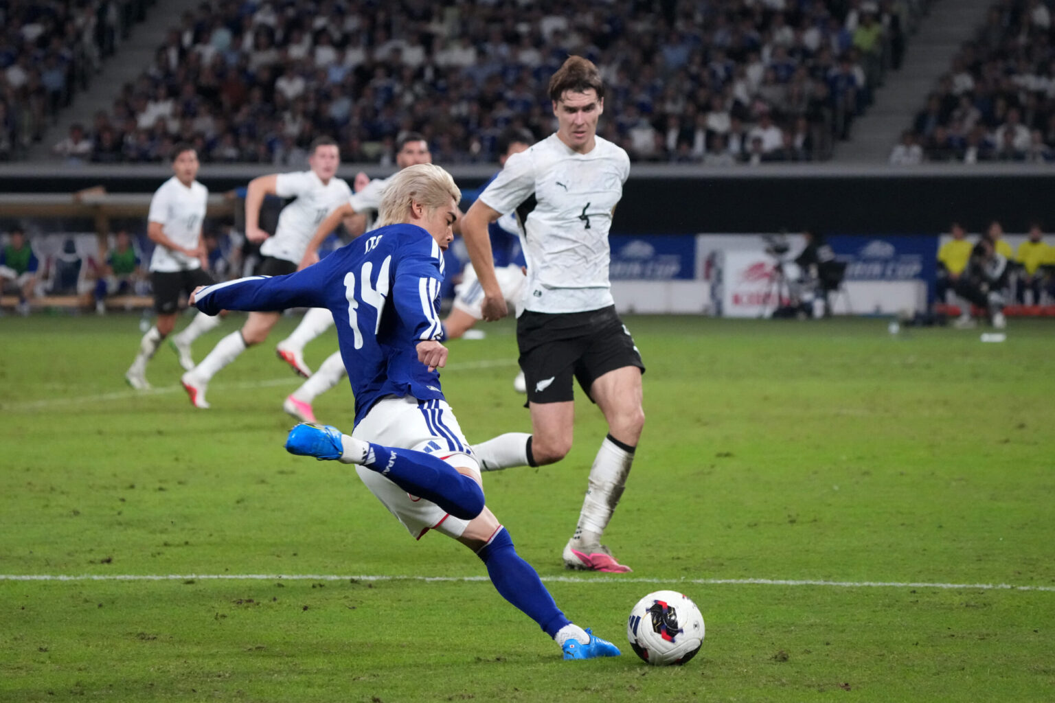 日本代表の「3.5バック」は何をもたらしたか?右SB伊東純也というスペシャルウェポン – footballista | フットボリスタ 日本代表の「3.5バック」は何をもたらしたか?右SB伊東純也というスペシャルウェポン - footballista | フットボリスタ
