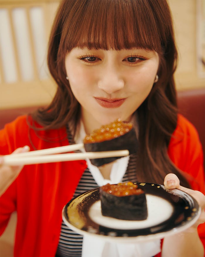 佐々木彩夏 1st写真集 「ぺろり」回転寿し トリトン／北海道（C）SDP