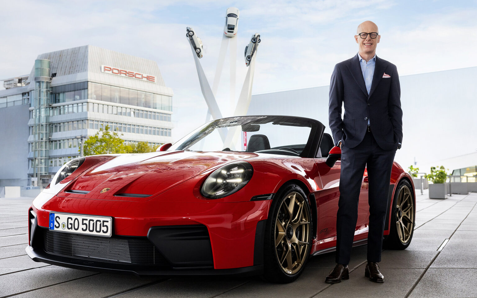 ポルシェ、911の上位に位置するミッドシップのスーパースポーツカー開発へ 2035年に向けた新戦略発表 - Car Watch