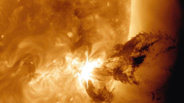 太陽の磁場が奇妙な振る舞い、原因不明 「中年の危機」説も(ナショナル ジオグラフィック日本版)|dメニューニュース(NTTドコモ) 太陽の磁場が奇妙な振る舞い、原因不明 「中年の危機」説も