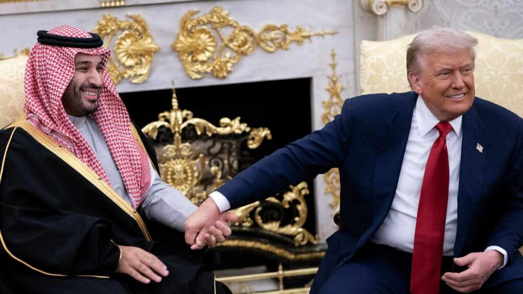 MBSのSOSに米軍を出さなかったトランプ、サウジ首都への報復攻撃で問われる「同盟の新しい距離」 対イラン戦争ではイスラエルと共闘、一方でサウジには直接介入せず――二つの戦場を分けた理由(1/4) | JBpress (ジェイビープレス)