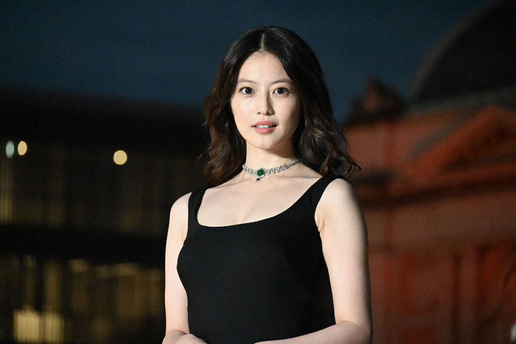 今田美桜、京都のカルティエイベントに登場「仕事もプライベートも全力で楽しむ」 | Lmaga.jp