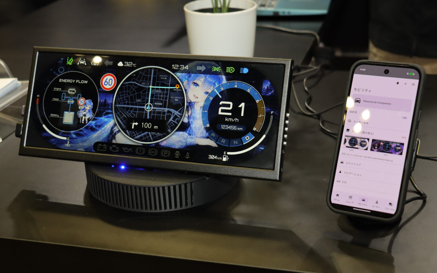 【JMS2026】CRI・ミドルウェア、スマホでデジタルメーターの表示を“推し仕様”にできる「中痛車」初展示 - Car Watch