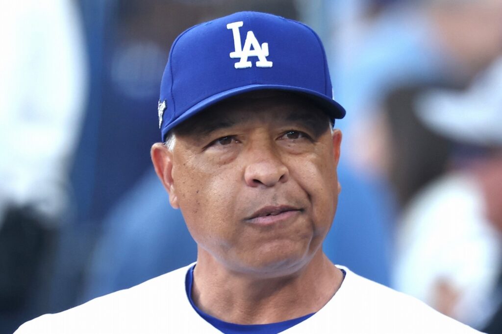 ロバーツ監督が犯した“4つの采配ミス”「ひどい野球に逆戻り」米記者から疑問の声相次ぐ…シリーズ0勝3敗と崖っぷち | THE DIGEST ロバーツ監督が犯した“4つの采配ミス”「ひどい野球に逆戻り」米記者から疑問の声相次ぐ…シリーズ0勝3敗と崖っぷち | THE DIGEST