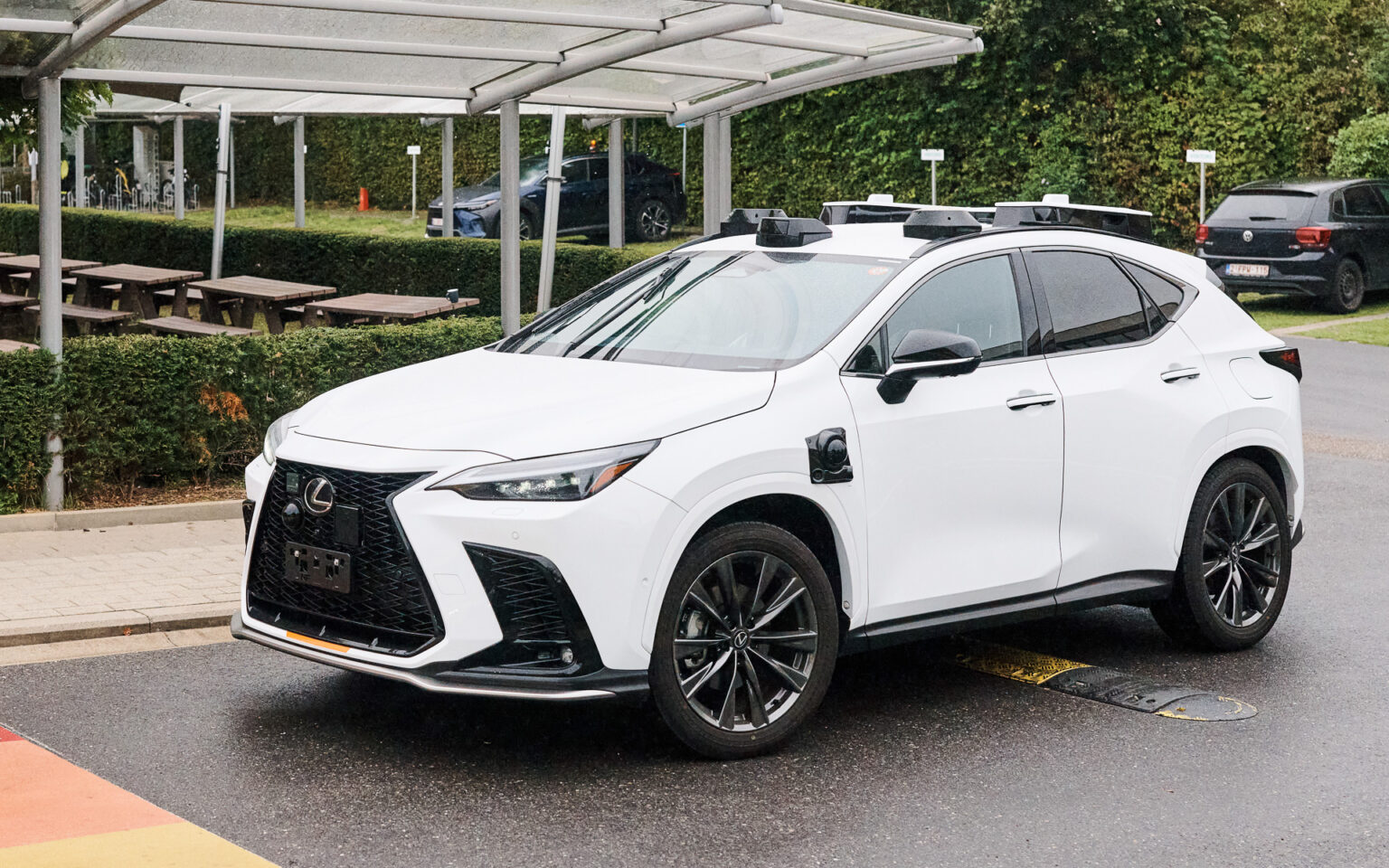 トヨタ独自のAIとガードレール機構を搭載、2028年より市場投入するレベル2＋＋自動運転開発車に少しだけ同乗してみた - Car Watch
