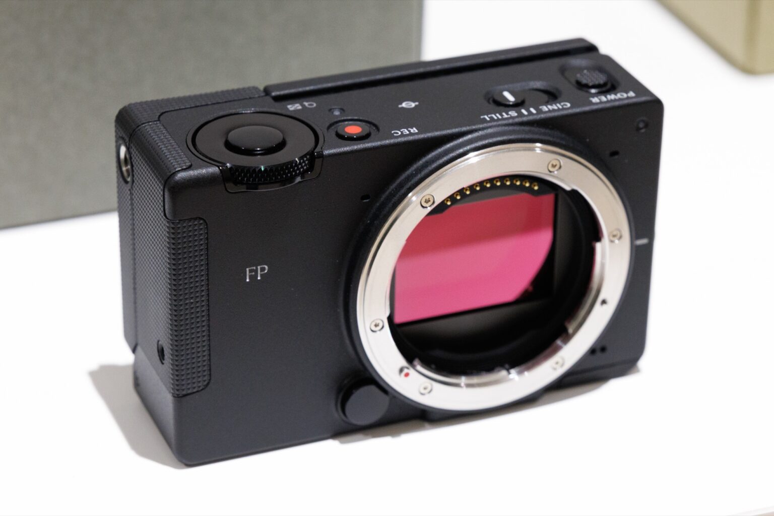 “引き続き”フルサイズミラーレスで世界最小の「Sigma FP2」発表会 - デジカメ Watch