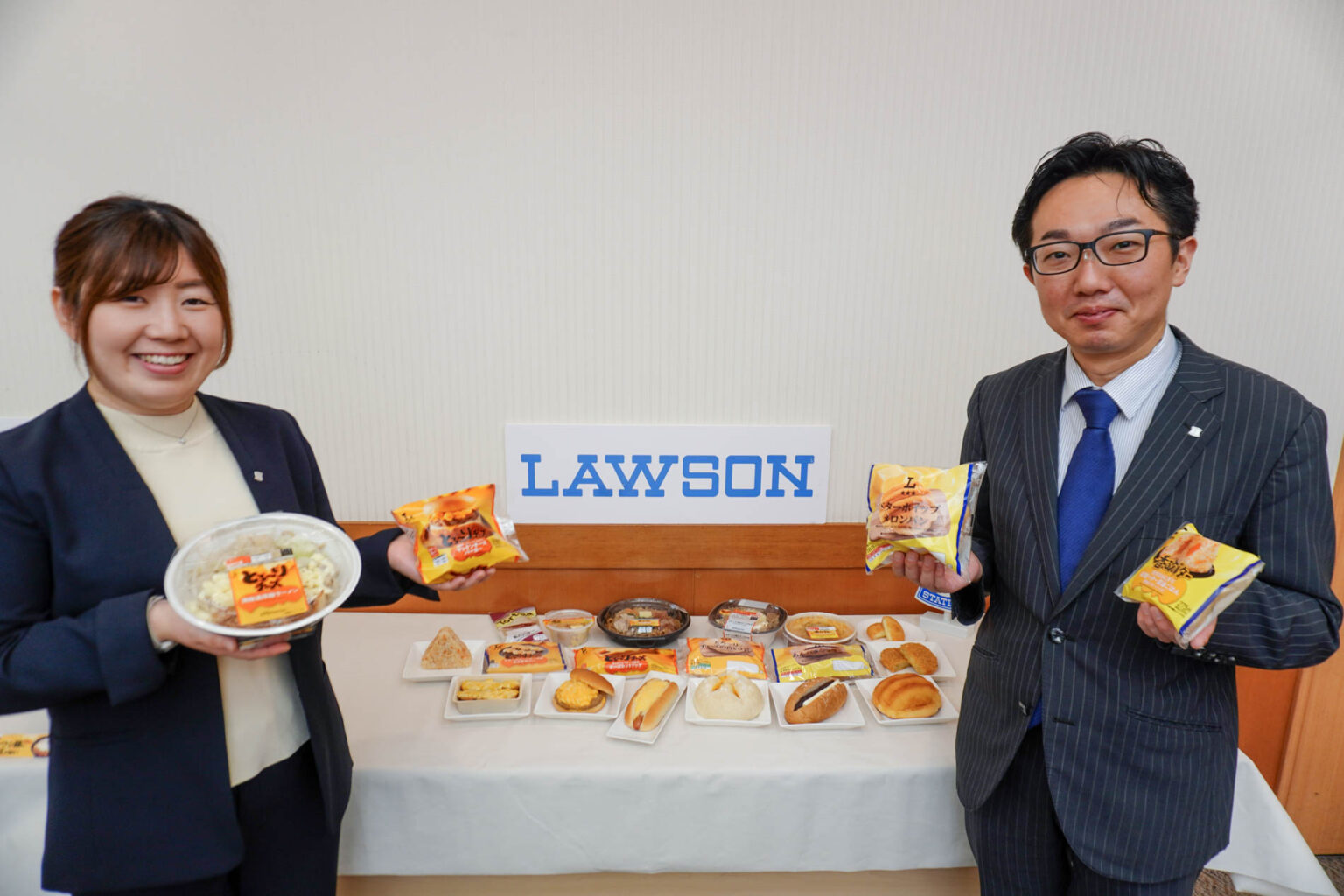 ローソン、チーズとバターで濃厚な香りと味わいを堪能「香るバター！とろーりチーズ！グルメフェア」で15品発売 - グルメ Watch