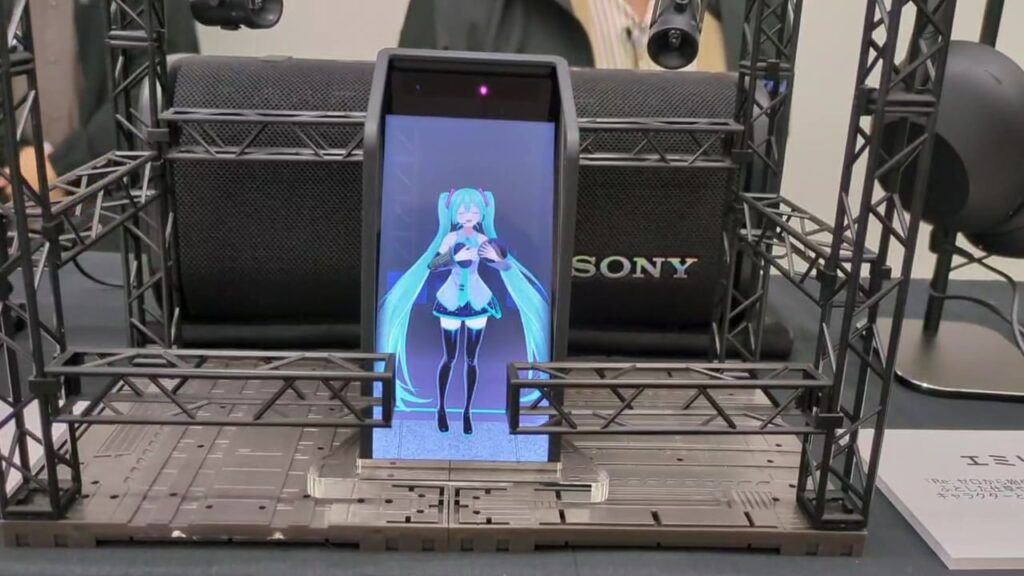 ソニーの“裸眼で立体視できる”新小型モニター「ELF-MN1」を体験してきた。初音ミクがそこにいるし世界がそこにある、見なきゃ伝わらないけど伝えたい - AUTOMATON