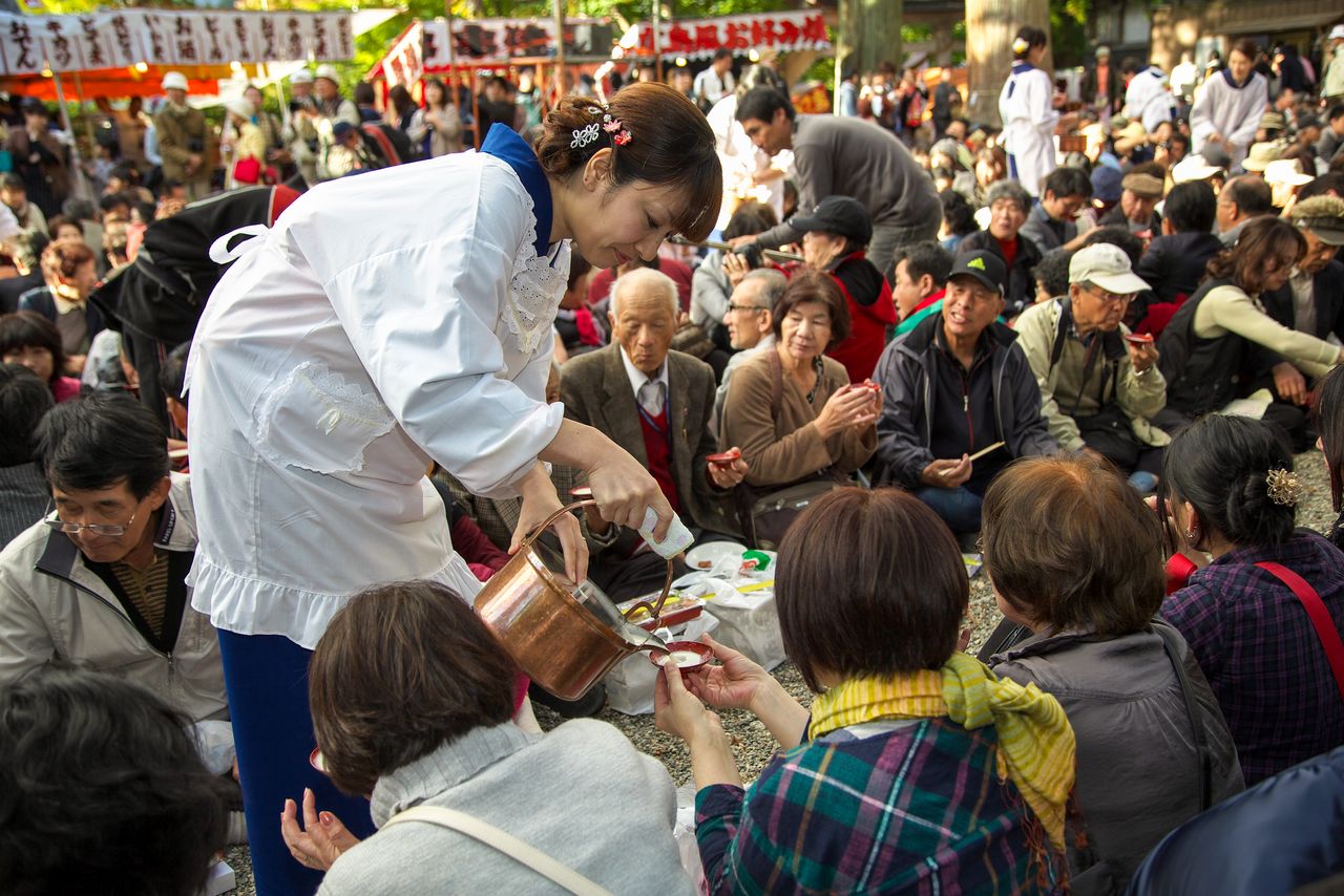 振る舞い酒はお代わり自由