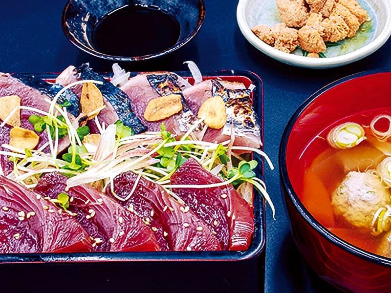 一本釣りのカツオをふんだんに使った「亀洋丸かつお食べ比べセット」（北かつまぐろ屋提供）