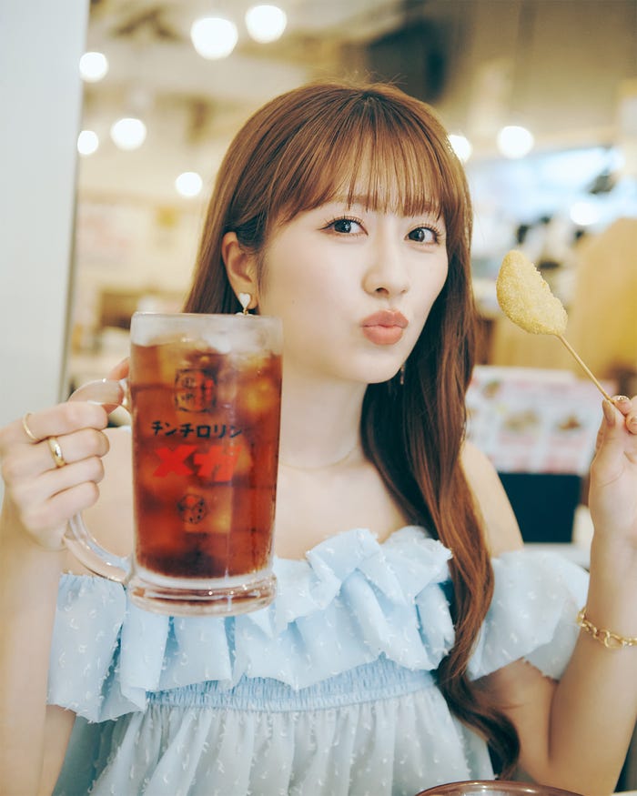 佐々木彩夏 1st写真集 「ぺろり」串カツ田中／東京（C）SDP