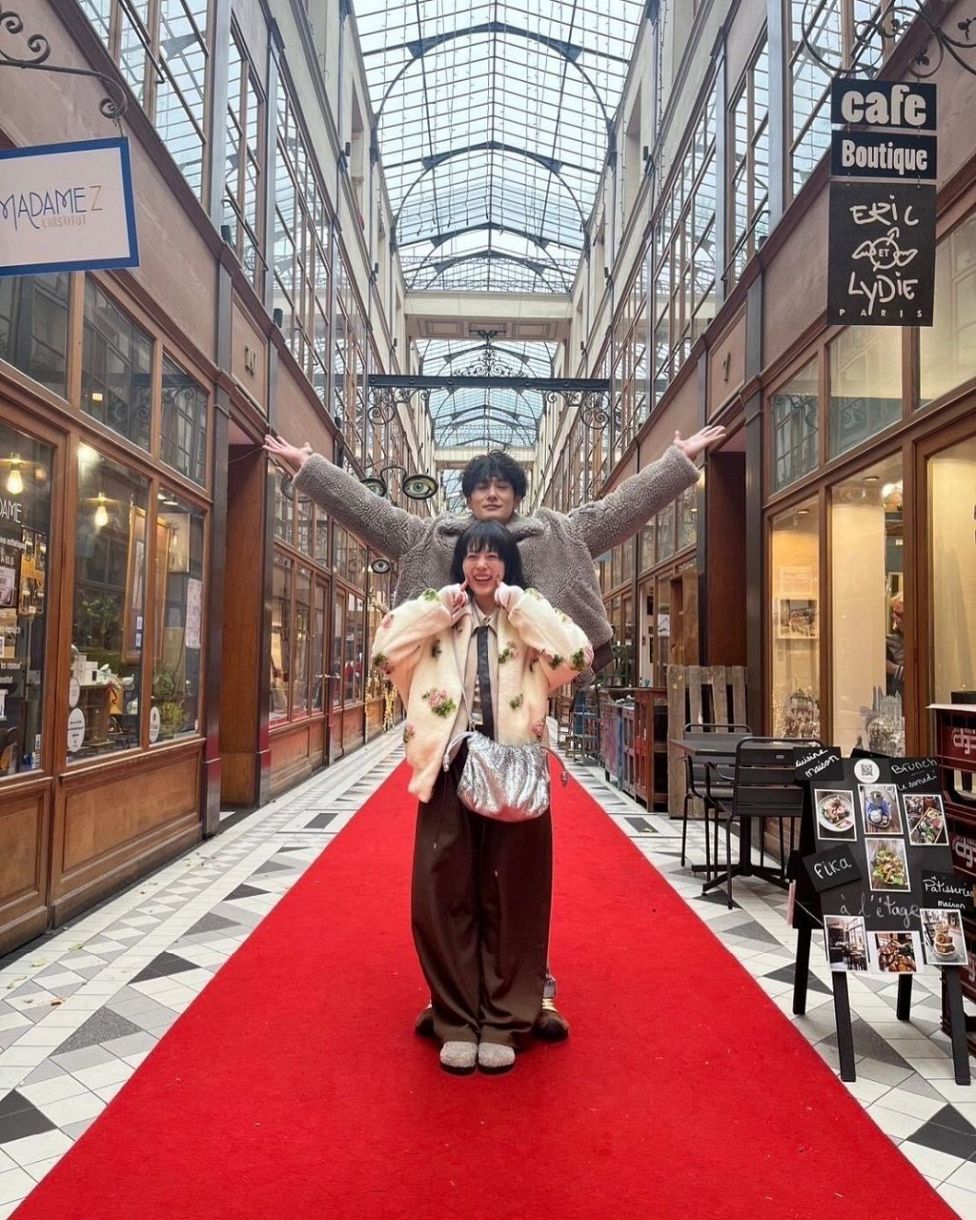 第1子誕生報告の高畑充希…子連れ旅〝フランスパンかじる我が子〟にファン熱狂 「みつきちゃんの娘さん」「パンかじってる」「益々お母さん」